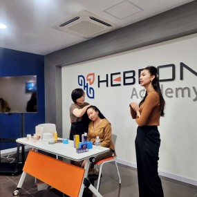 캄보디아 헤이븐 아카데미에서 시연중2